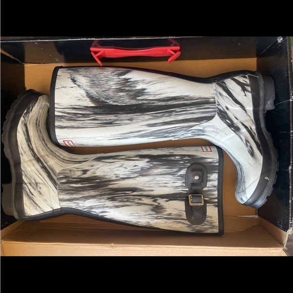 Hunter Men's Black and White Rain Boots - Picture 5 of 7